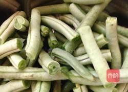 咸肉烧刀豆的做法图解2