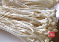 五花肉卷金针菇的做法图解3
