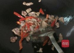 韭菜花小炒肉的做法图解3
