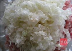 猪肉白菜水煎包的做法图解2