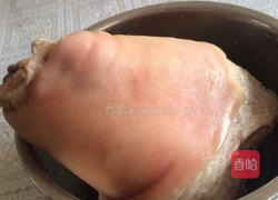 水晶肘子的做法图解2