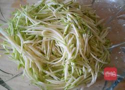 西葫芦鸡蛋饼的做法图解1