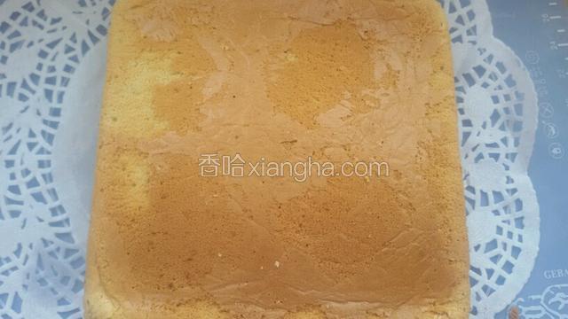 烤箱预热160度，上下火，烤30分钟。烤到上面上色加盖一层铝箔锡纸进行烤熟。