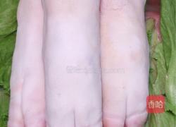 猪蹄炖黄豆的做法图解1