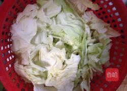 豆豉包菜炒香肠的做法图解1
