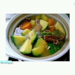 鳗鱼黄豆小瓜炖排骨汤的做法[图]