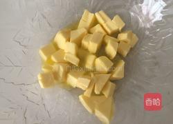 松松软软黄蛋糕的做法图解1