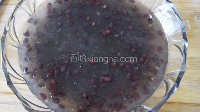 熟了后颜色是均匀的，不均匀就多蒸一会