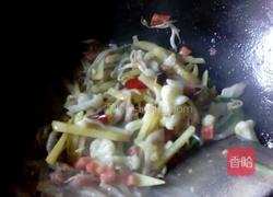洋芋丝豆芽香肠炒饭的做法图解1