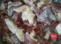 红烧鸭腿炖土豆的做法图解1