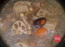 莲藕排骨红萝卜汤的做法图解3