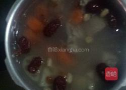 莲藕排骨红萝卜汤的做法图解2