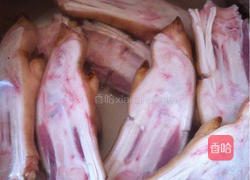 海天酱炖猪蹄的做法图解1