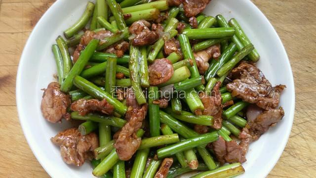 牛肉丝炒蒜苔。