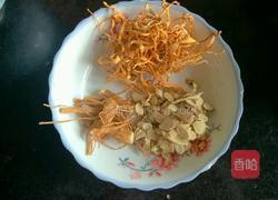 香菇炖鸡的做法图解1