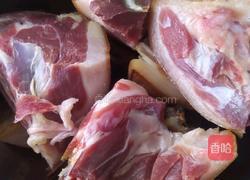 腊猪脚炖海带的做法图解3