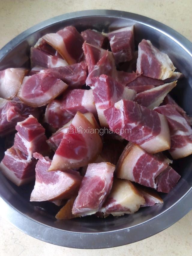 将图3的肉肉切为小块