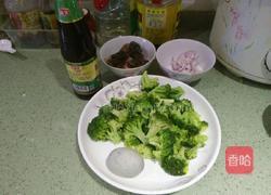 上汤西兰花的做法图解1