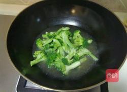 上汤西兰花的做法图解2