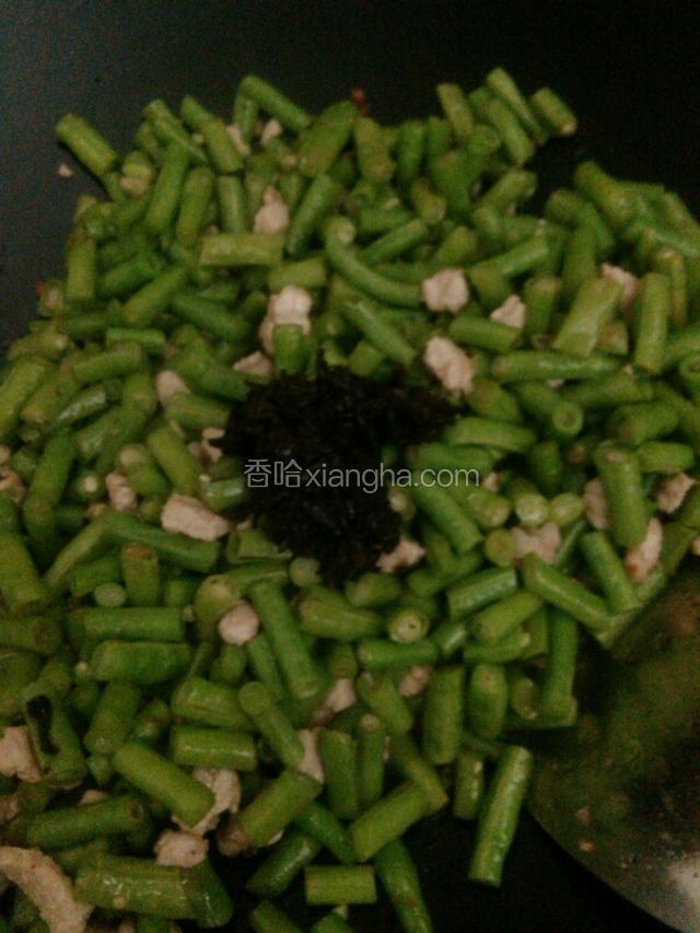 加入橄榄菜炒几下就行