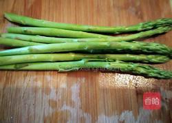 双椒炒芦笋的做法图解1