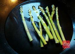 凉拌芦笋金针菇的做法图解2