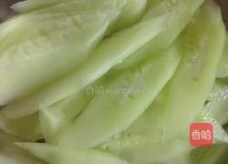 青瓜炒虾球的做法图解2