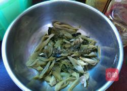 酸菜鱼汤的做法图解1