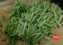 花甲肉炒通菜梗的做法图解2