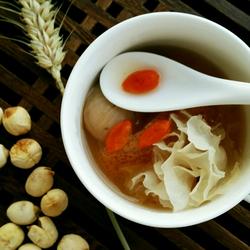 无花果银耳雪梨炖盅的做法[图]