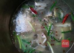 清炖野生小鲫鱼的做法图解4