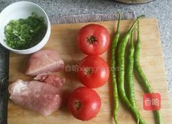 西红柿青椒炒肉的做法图解1