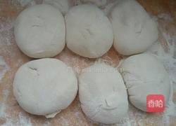 韭菜牛肉馅饼。的做法图解1