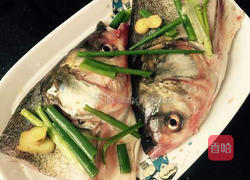 剁椒鱼头的做法图解1