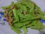 苦瓜炒肉的做法[图]
