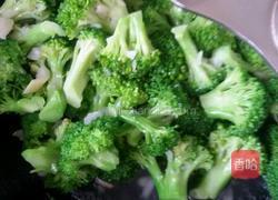 蒜香西兰花。的做法图解1