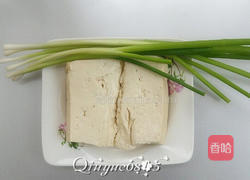 小葱拌豆腐的做法图解1