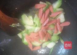 丝瓜炒香肠的做法图解4