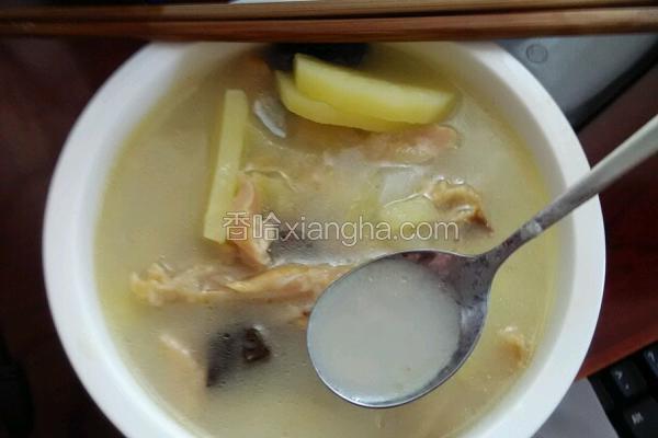 高压锅腊鸡土豆白菜黑木耳汤