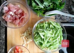 四季豆炒肉片的做法图解1