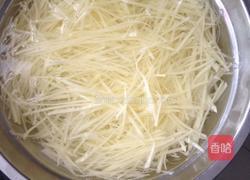 酸辣青椒土豆丝的做法图解2