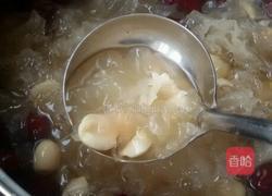 银耳甜汤。的做法图解2