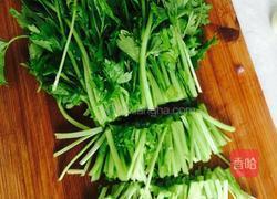 芹菜香菇肉丝的做法图解1
