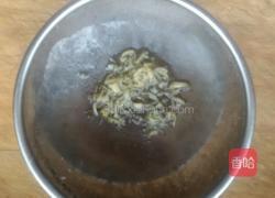 菊花绿豆粥。的做法图解3