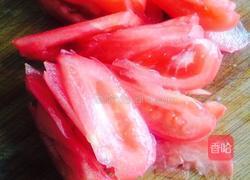 西红柿黄瓜汤的做法图解1