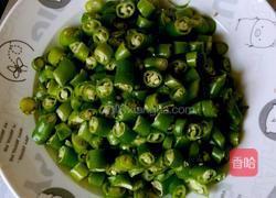 辣椒炒鸡腿的做法图解2