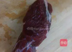 Illustration of how to cook beef tenderloin with tea tree mushrooms 1