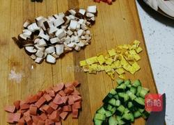 五彩炒饭的做法图解1