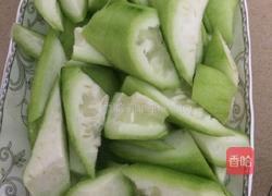 鱿鱼炒丝瓜的做法图解3