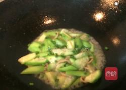 鱿鱼炒丝瓜的做法图解7